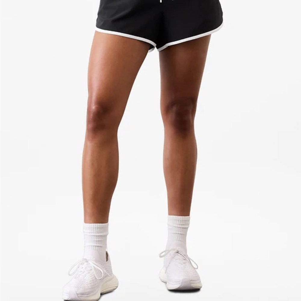 Athleta Weekender high rise 3” Navy Shorts with lime green Trim - Picture 4 of 4